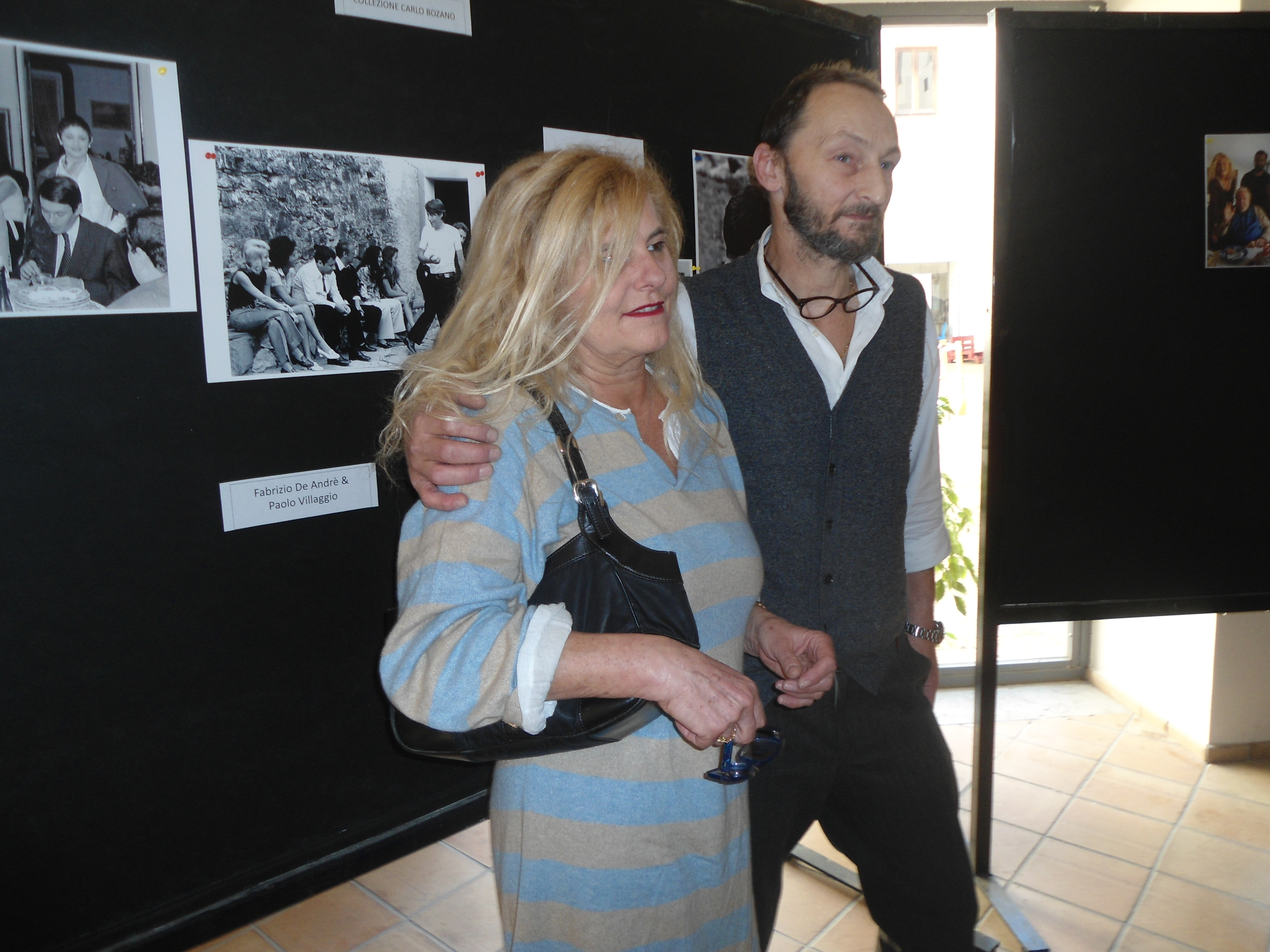 Elisabetta e Piero Villaggio discutono sul padre con gli studenti lametini