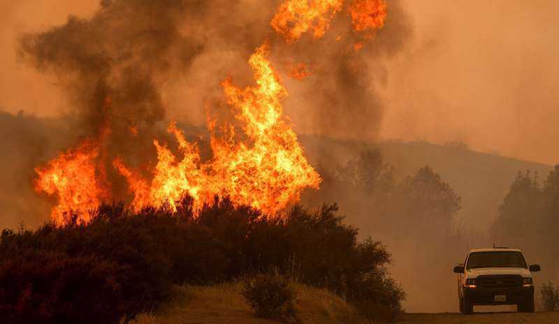 California brucia: 1.300 dispersi, 76 morti