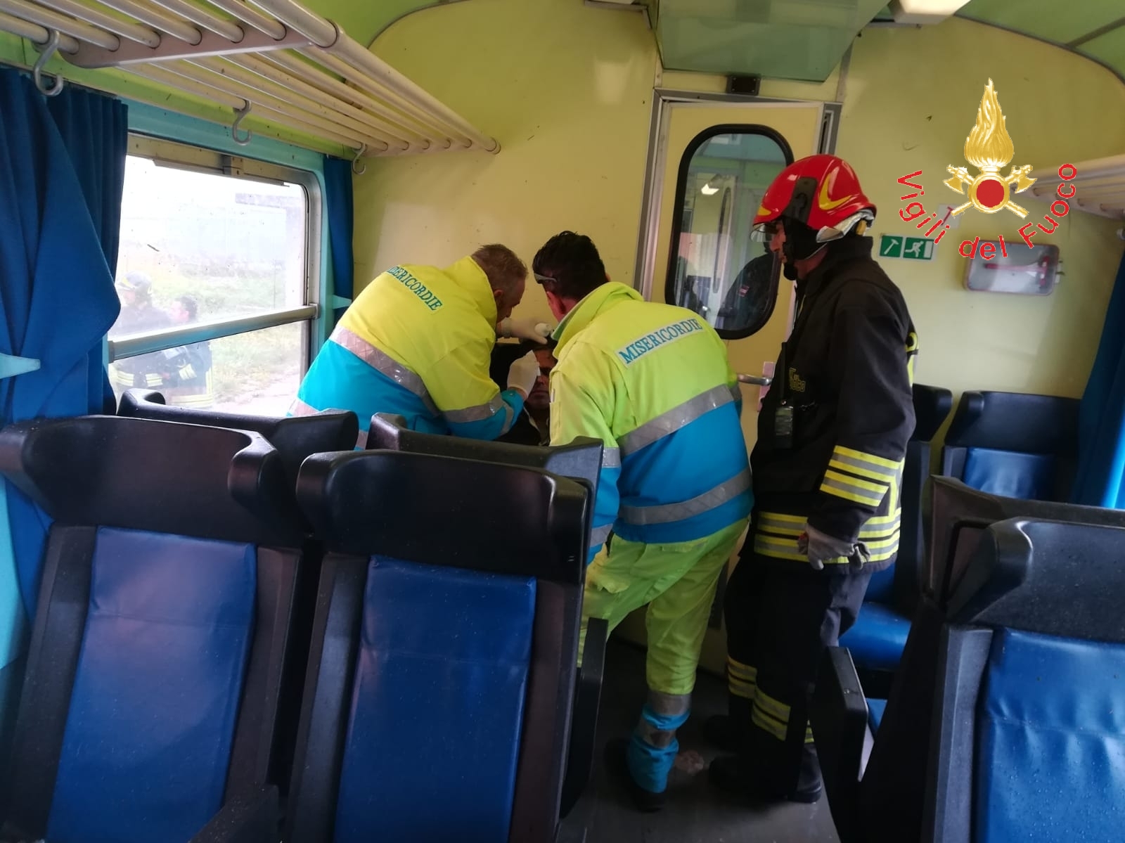 Tromba d'aria investe treno su tratta Catanzaro-Crotone intervento dei VVF (Video)
