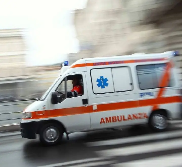 Tragedia a Roma, precipita dal sesto piano, muore ragazza 14 anni