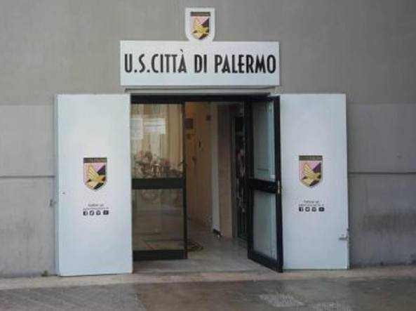 Calcio: favori per salvare Palermo,sospesi giudice e ex presidente 