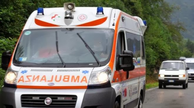 Maltempo: tragedia sfiorata, pioggia e vento, camion rischia di precipitare a Trani