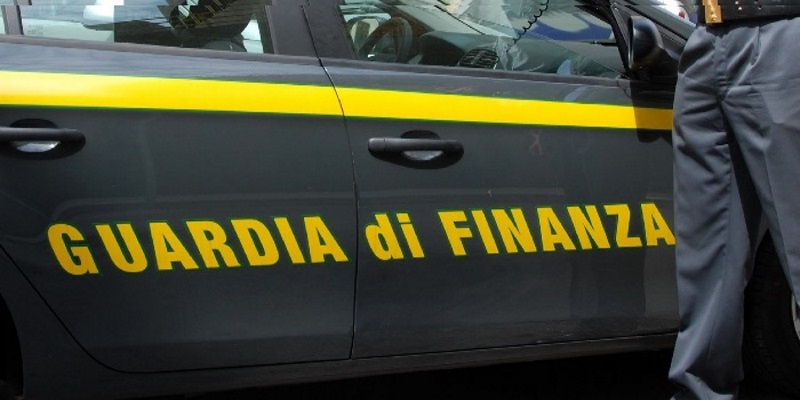 Sequestro borse e zaini "griffati" al porto di Brindisi