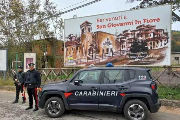 San Giovanni in Fiore, aggredisce e picchia la madre: arrestato un 27enne