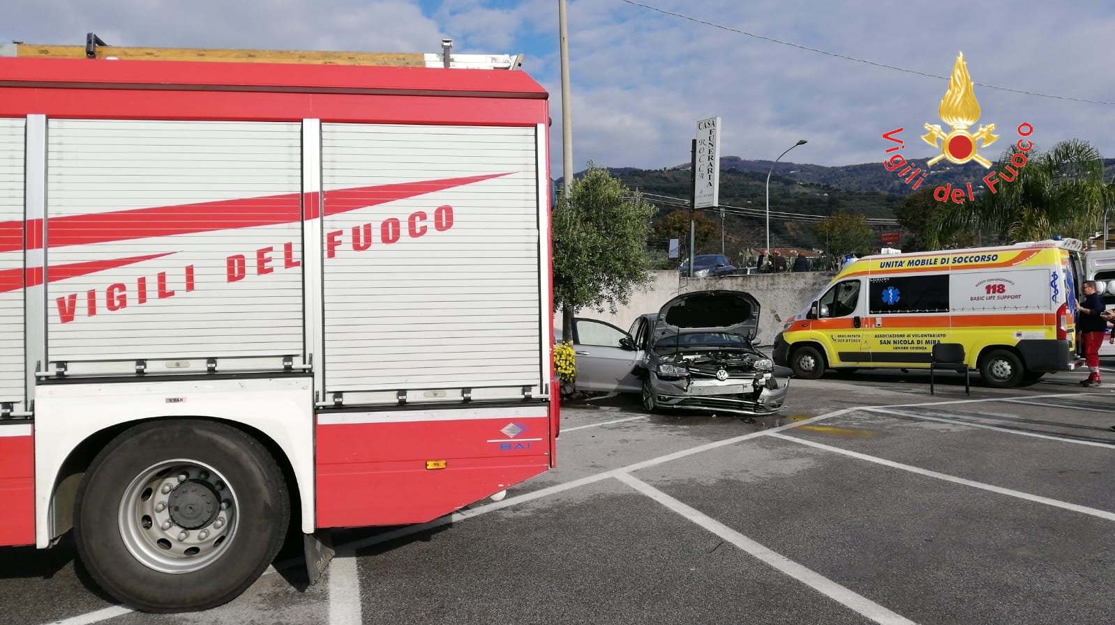 Incidente stradale nel catanzarese coinvolte una CMax ed una Golf, necessario l’intervento dei VVF
