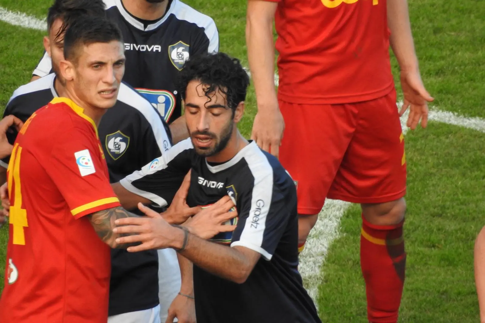 Calcio: Catanzaro-Cavese 1-1, succede tutto nella ripresa. (con highlights)