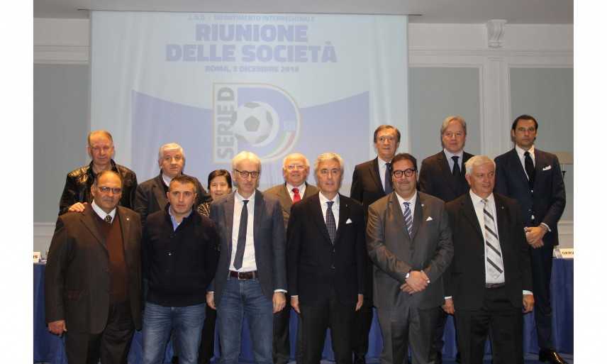 Calcio.  Serie D: Confronto costruttivo tra Dipartimento, arbitri e dirigenti