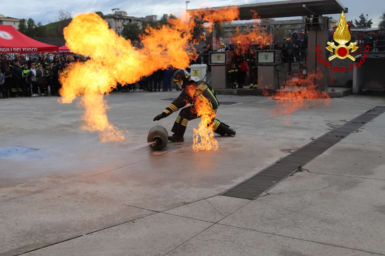 Crotone. Celebrazione Santa Barbara, cerimonia religiosa officiata da Mons. Domenico Graziani