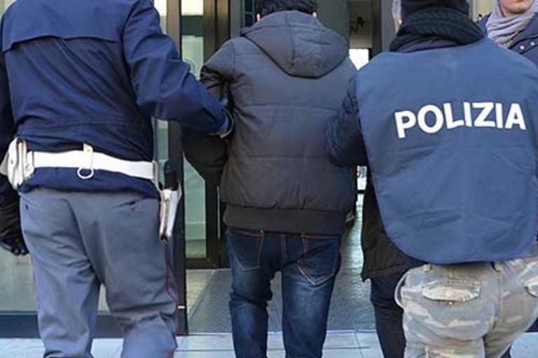 Droga: blitz Polizia in un "b&b", tre arresti a Catanzaro