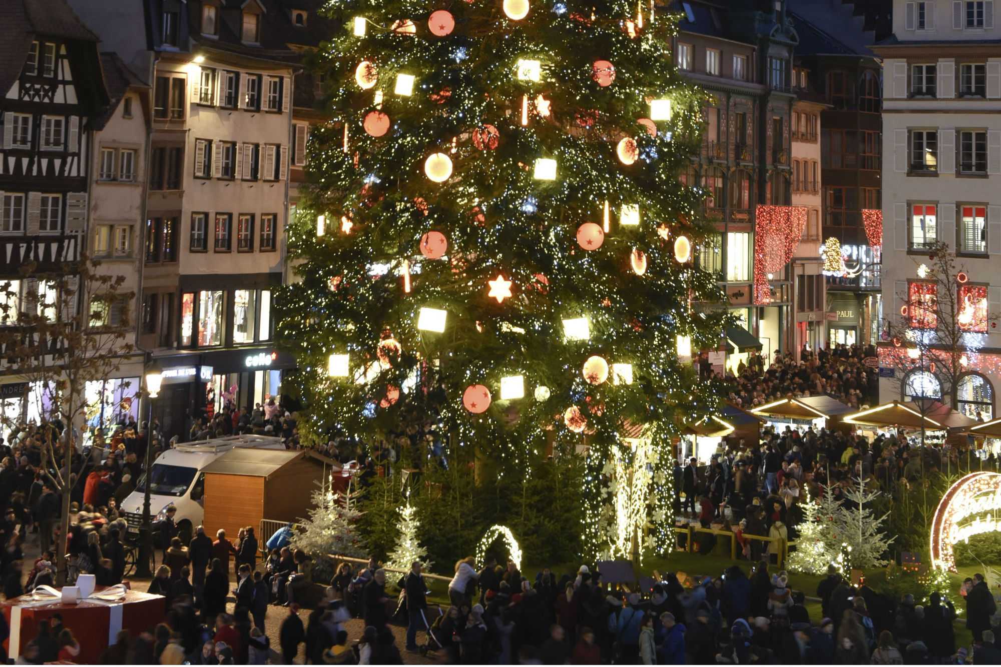 Attentato Strasburgo: mercato Natale simbolo, nel mirino dal 2000