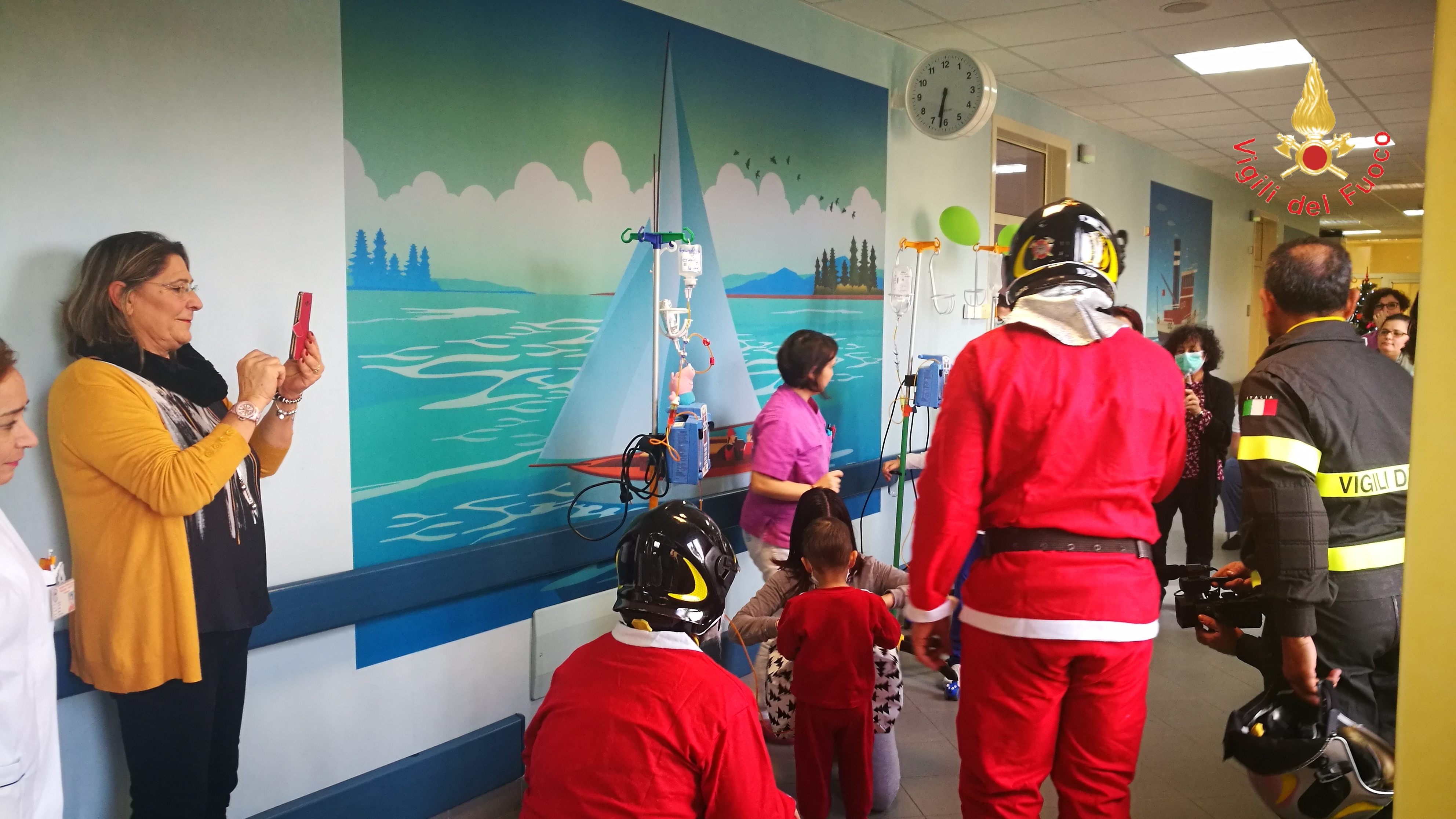 Vigili del Fuoco. Visita al reparto di oncologia pediatrica di Catanzaro (Video)