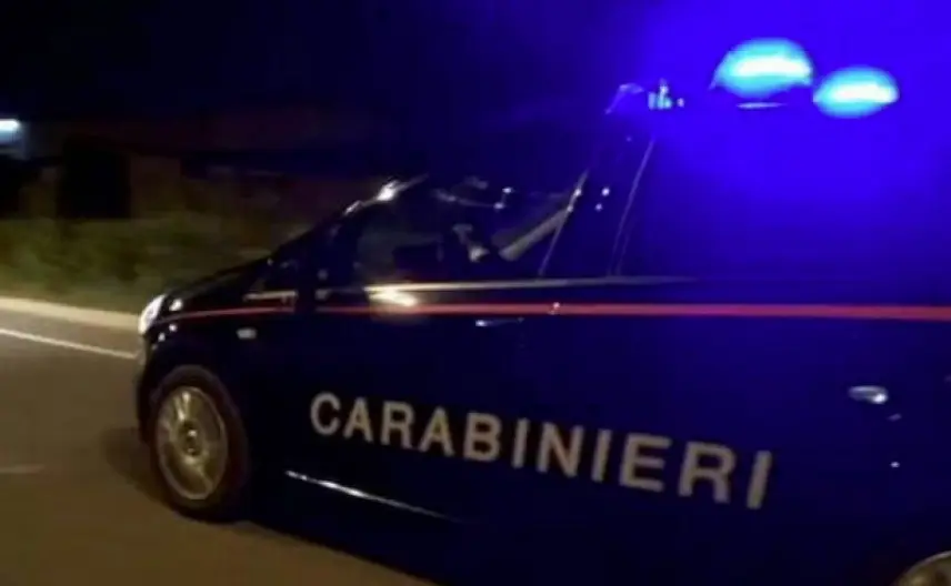 Salerno, padre affetto da Alzheimer accoltella il figlio: madre muore di infarto