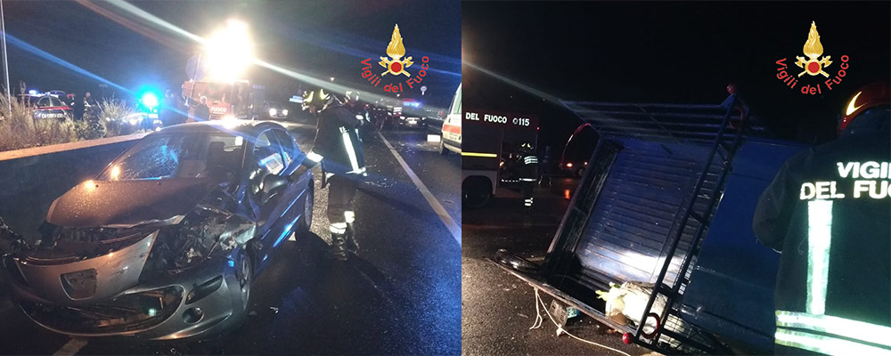 Incidente stradale sulla SS106 tra auto e Motocarro i VVF estraggono dalle lamiere i conducenti