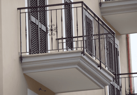 Quando il restauro del balcone rientra nelle spese di manutenzione comuni?