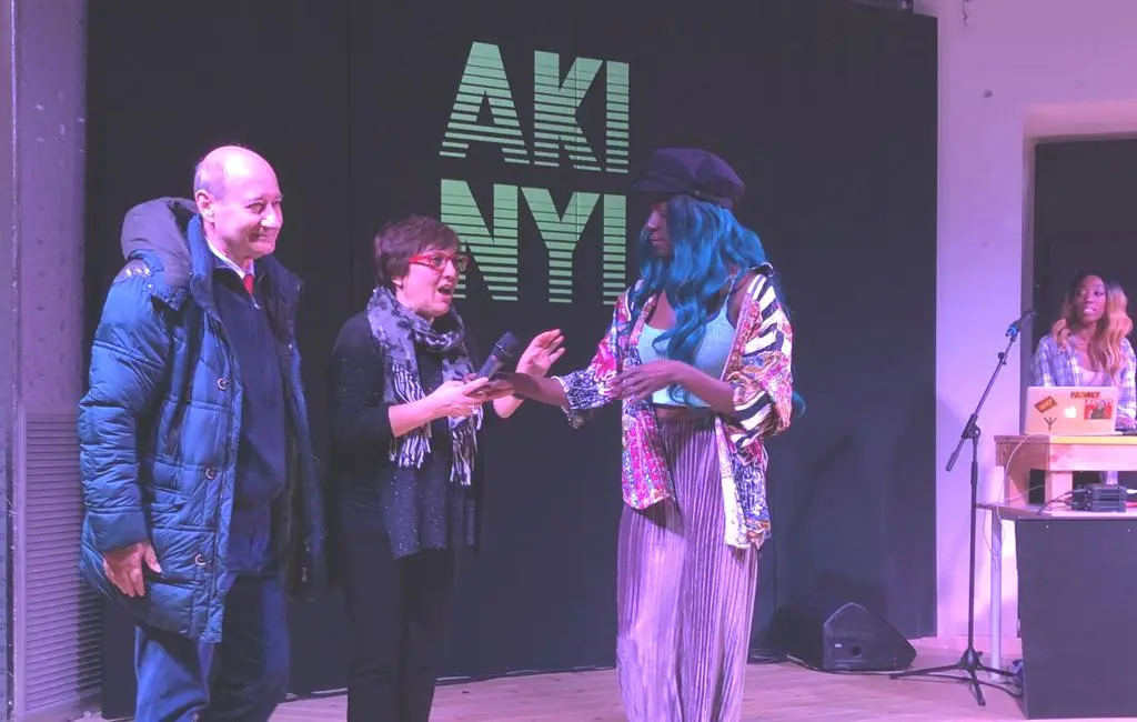 La rapper afrotedesca Leila Akinyi fa tappa nelle scuole lametine durante il tour internazionale