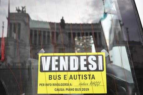 Roma, città paralizzata dal traffico, nuovo regolamento comunale per autobus turistici