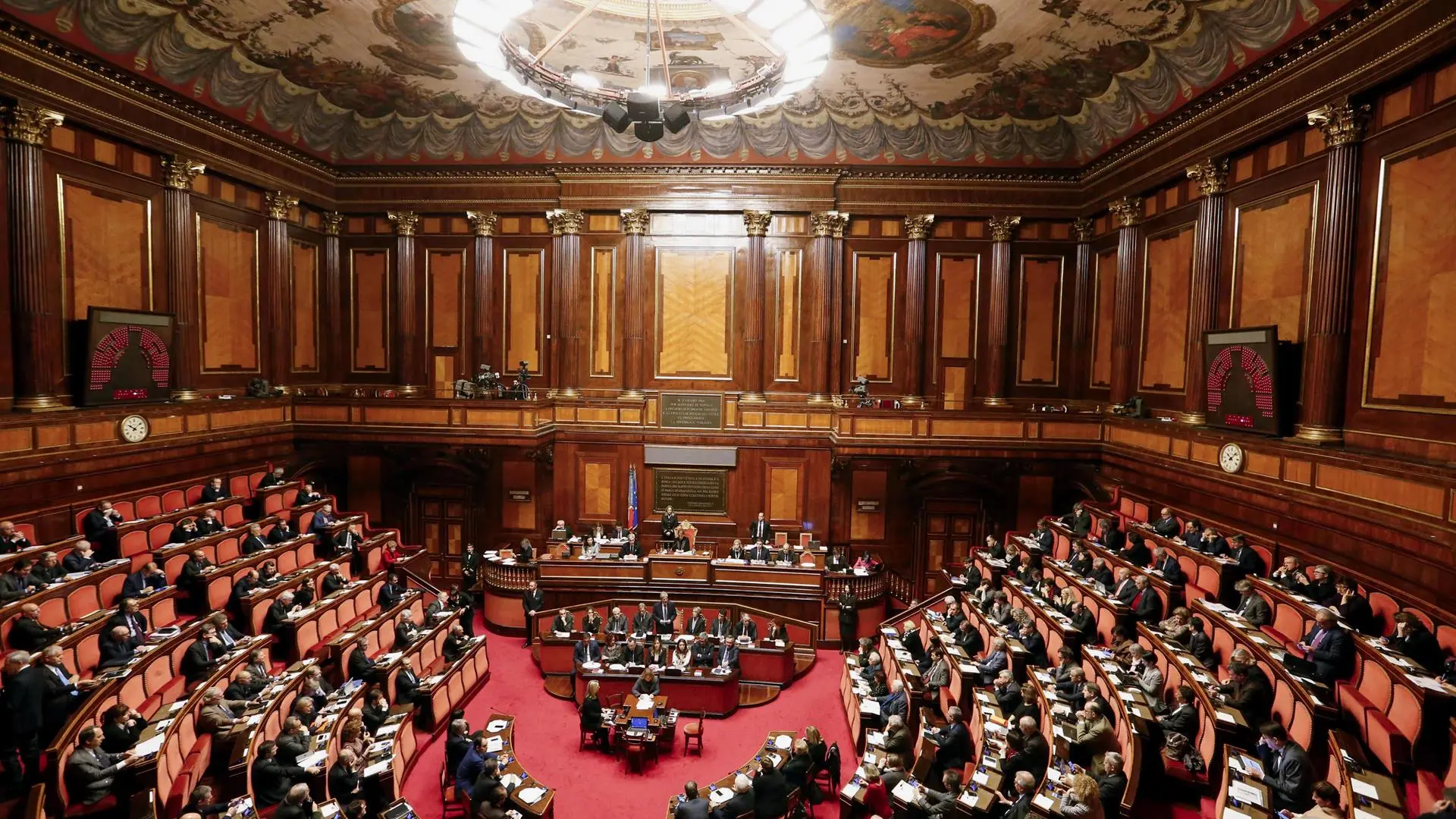 Manovra: ok Senato a fiducia su maxiemendamento, 167 SÌ “opposizioni protestano”