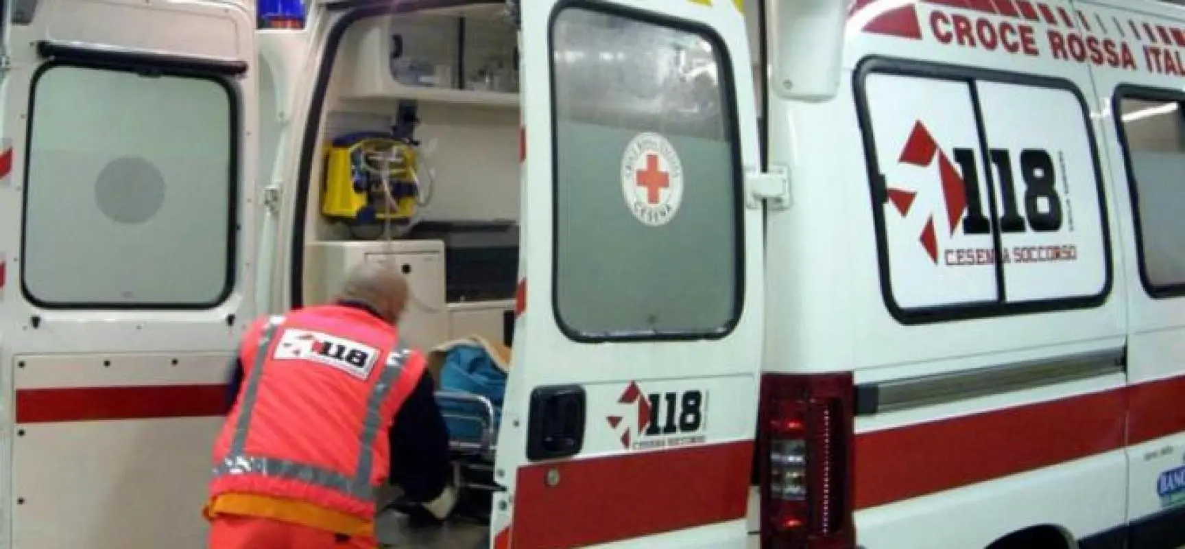 Incidenti: cade da un muro, 18enne gravissimo nel Chietino
