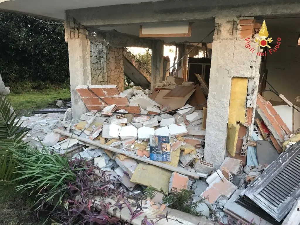 Terremoto: Notte di Paura nel Catanese magnitudo 4.8. Squadre calabresi nella zona di Acireale