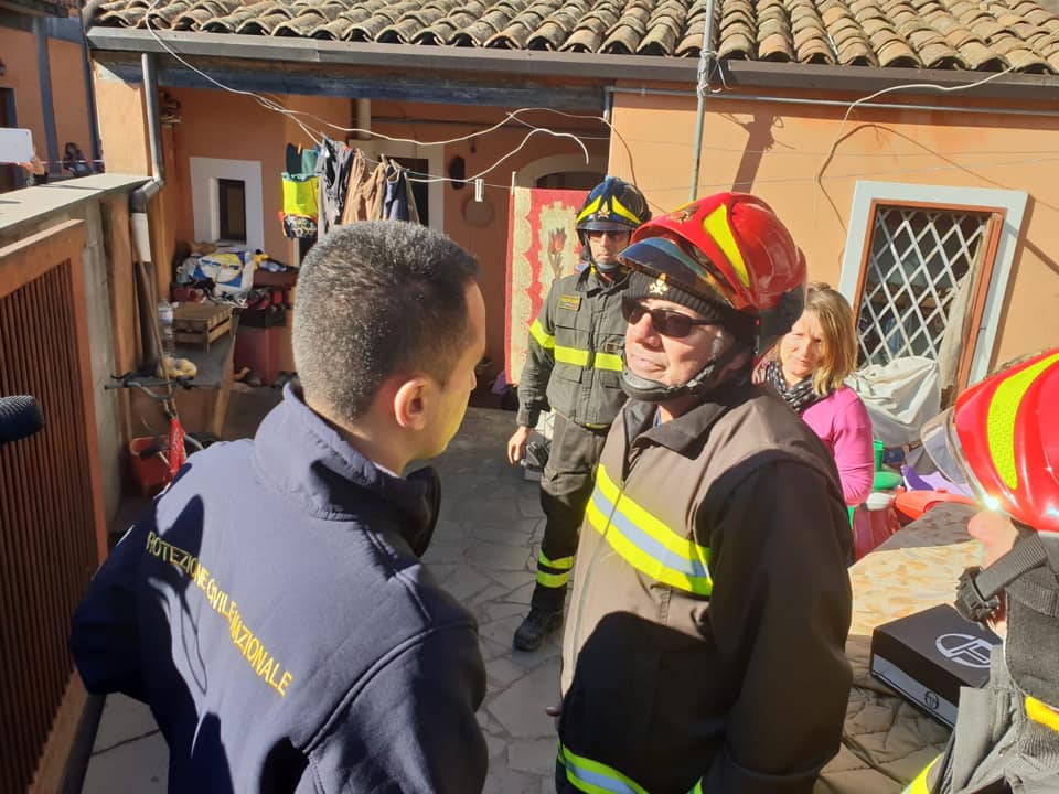 Terremoto: i Vigili del fuoco di Catanzaro a Zafferana Etnea (Foto)