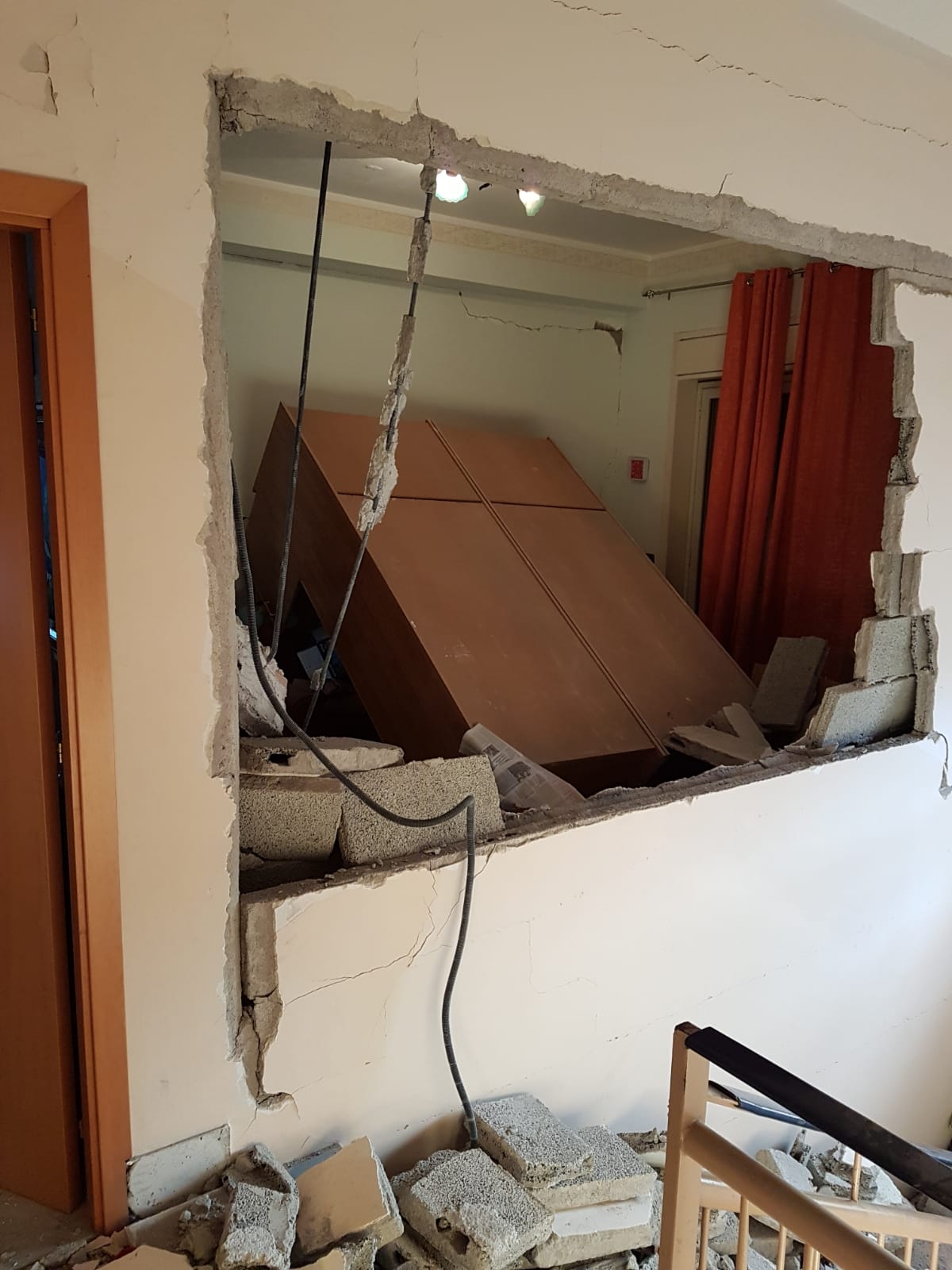 Terremoto: i Vigili del fuoco di Catanzaro a Zafferana Etnea (Foto)