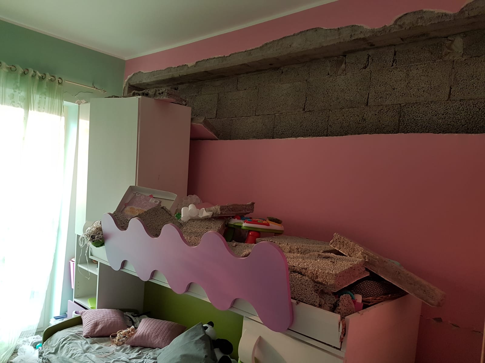 Terremoto: i Vigili del fuoco di Catanzaro a Zafferana Etnea (Foto)