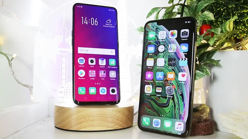 Smartphones, schermo pieghevole tra le novità del 2019