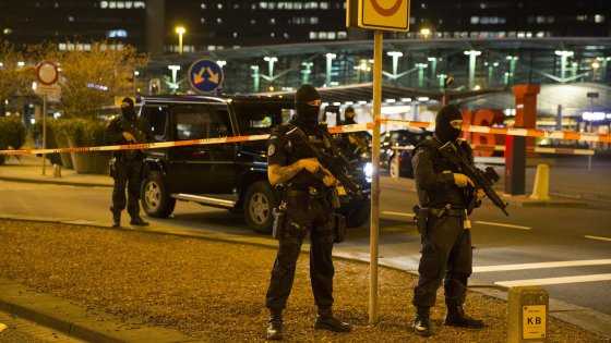 Olanda: terrore in aeroporto di Amsterdam evacuato per allarme bomba
