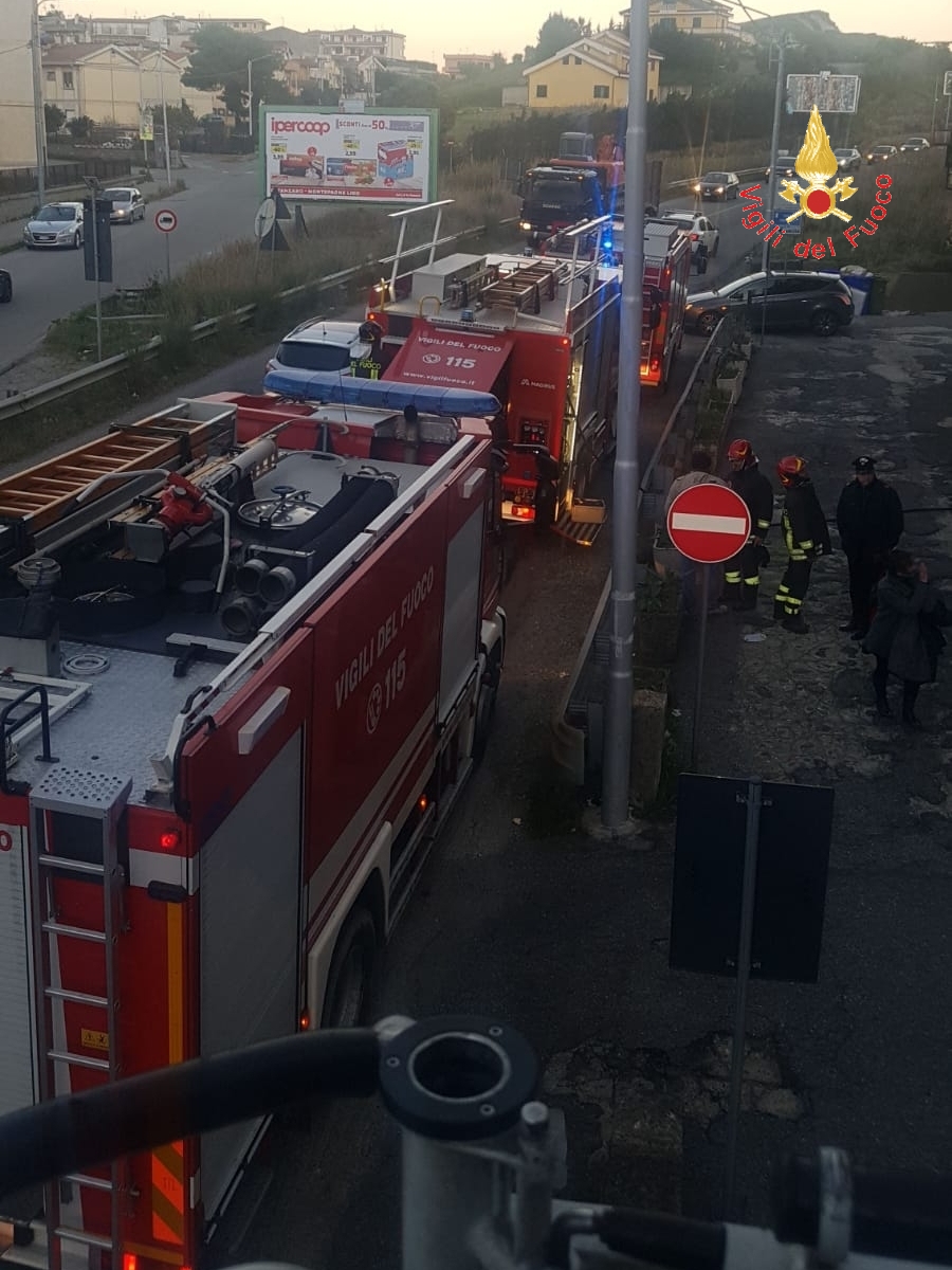 Incendi: Divampato appartamento in via Emila a Cz intervento dei VVF