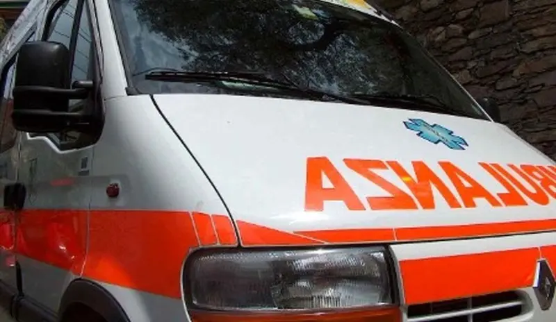 Cesena, bimbo di 3 anni scappa dall'auto del padre e viene investito