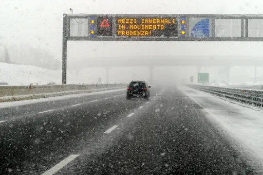 Maltempo: Viabilità Italia, regolare in autostrade, difficoltà a sud