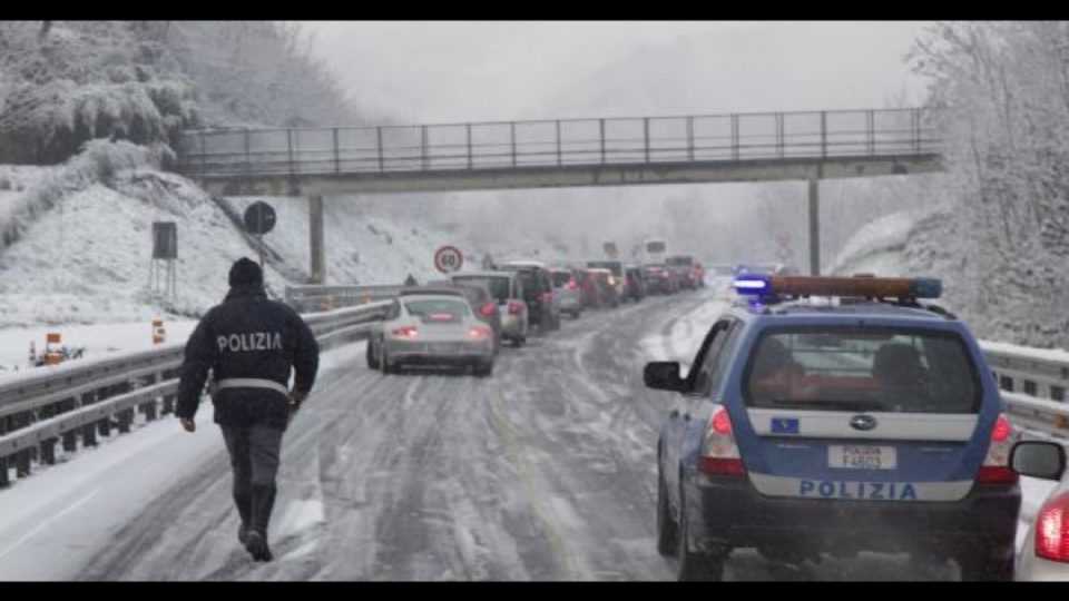 Maltempo: ambulanza bloccata dalla neve a Gela, muore donna a Gela