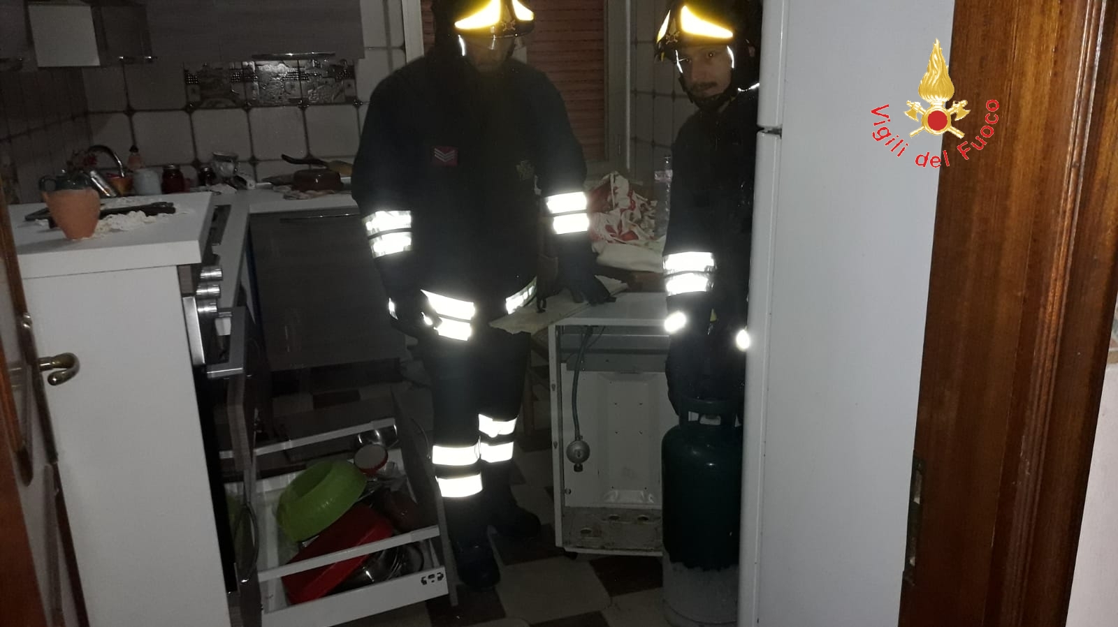 Nel Catanzarese esplosione all'interno di un appartamento, uomo sotto shock