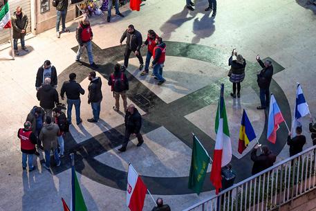 Commemorazione vittime Acca Larentia: giornalisti aggrediti, due denunce   Ieri sera al cimitero Ver