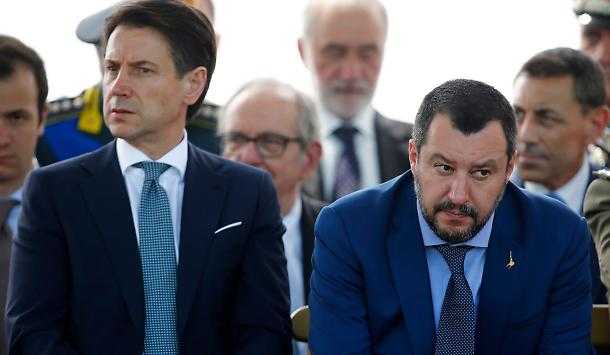 Sea Watch e Sea Eye, Conte apre allo sbarco: è scontro con Salvini