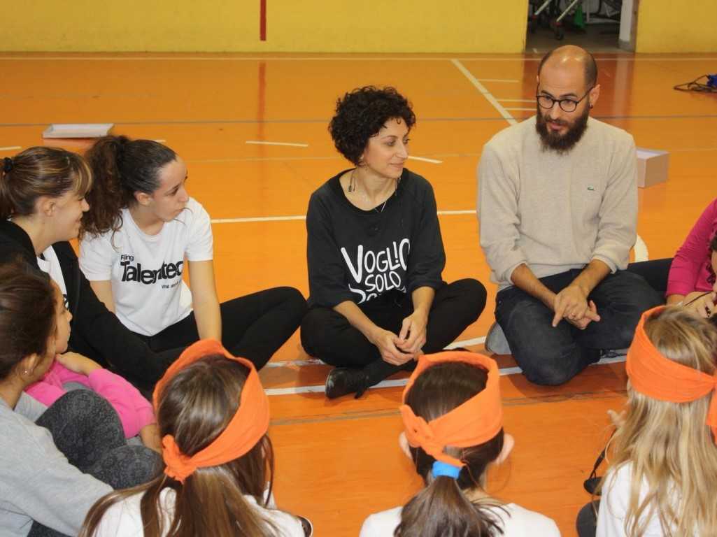 CIP Sardegna: di nuovo Agitamus nelle scuole di Porto Torres con danzatrici, cestisti e nuotatori
