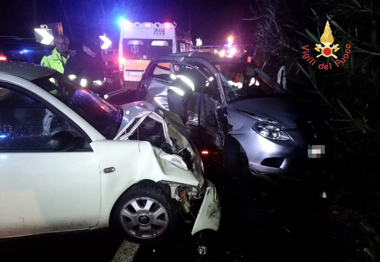 Incidente stradale: Copanello SS106,  coinvolti due autovetture, tre donne ferite sul posto VVF