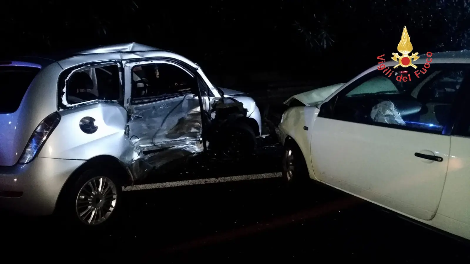 Incidente stradale: Copanello SS106,  coinvolti due autovetture, tre donne ferite sul posto VVF