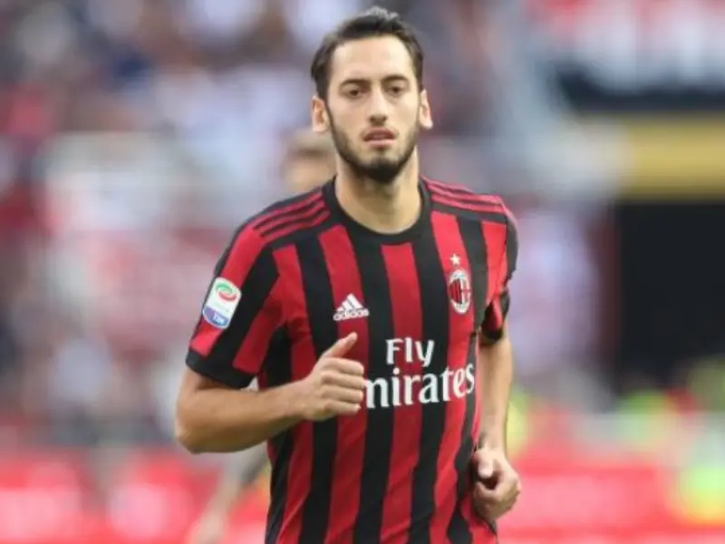 Calhanoglu verso il Lipsia. Gattuso contrario alla cessione