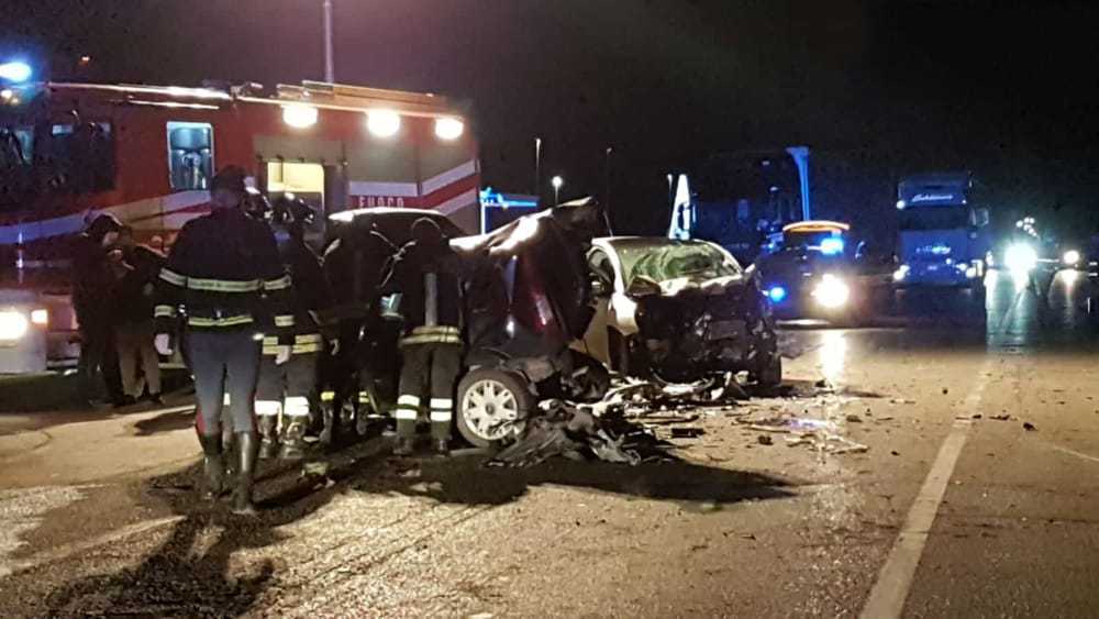 Incidenti stradali: SS16 tre le automobili coinvolte due morti e un ferito a San Severo