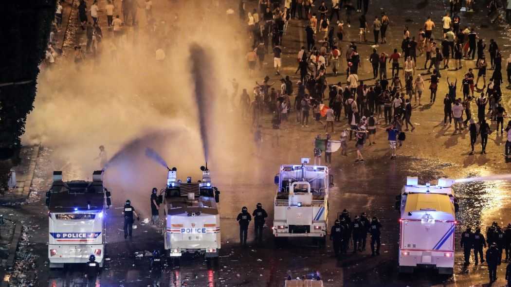 Francia shock: esplosione Parigi, 20 feriti, anche pompieri tra feriti Video