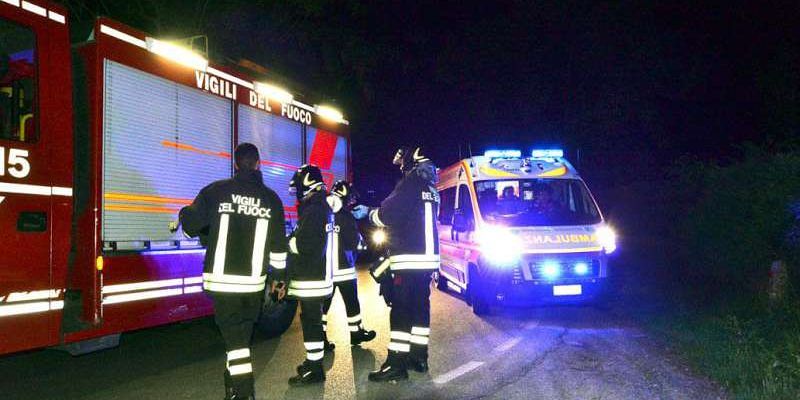 Incidente stradale: terribile impatto, scontro tra auto, morti due giovani di 16 e 18 anni