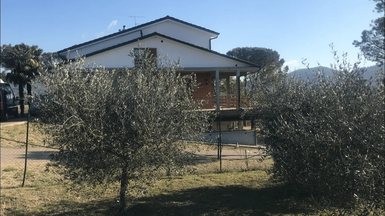 Magione, donna di 70 anni trovata morta in casa: aveva un coltello nella schiena