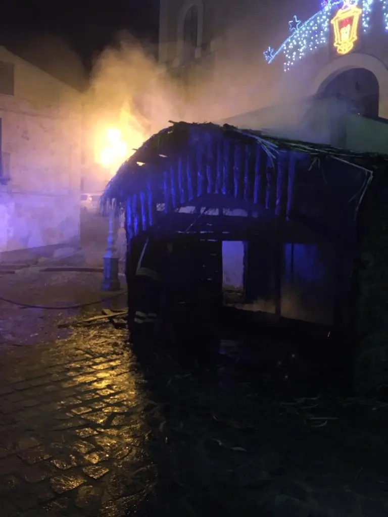 Incendiato capanna presepe vivente a Simeri Crichi, indagini