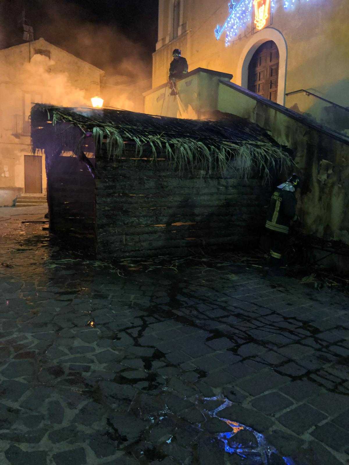 Incendiato capanna presepe vivente a Simeri Crichi, indagini