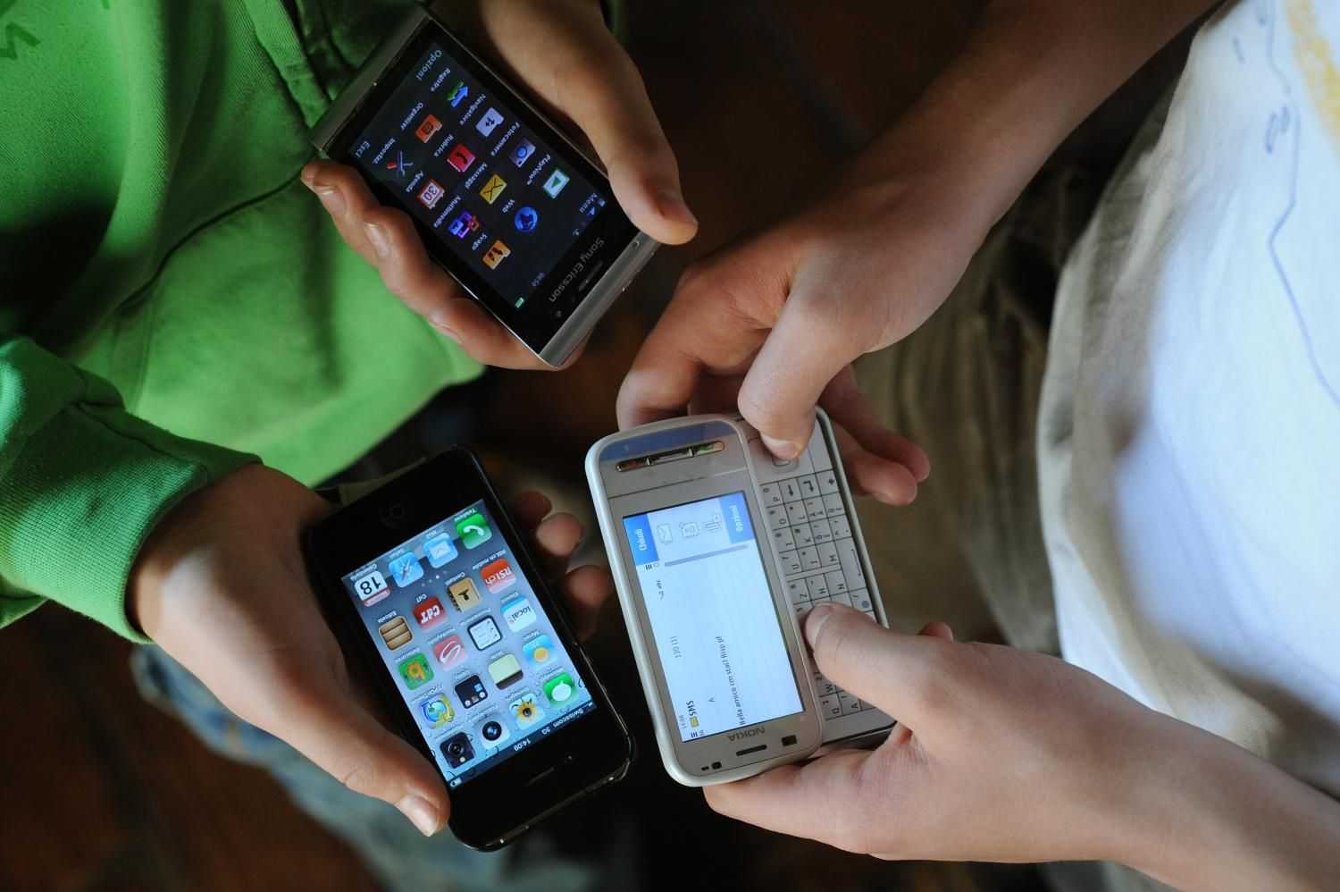 Tar, ministeri informeranno la popolazione sui rischi dei cellulari