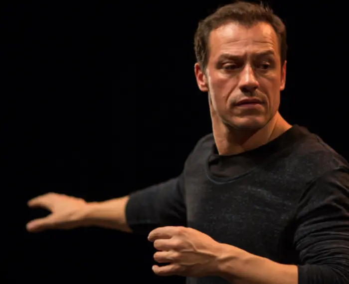 Giocando con Orlando, Assolo. Un superbo Stefano Accorsi mattatore al teatro Politeama di Catanzaro