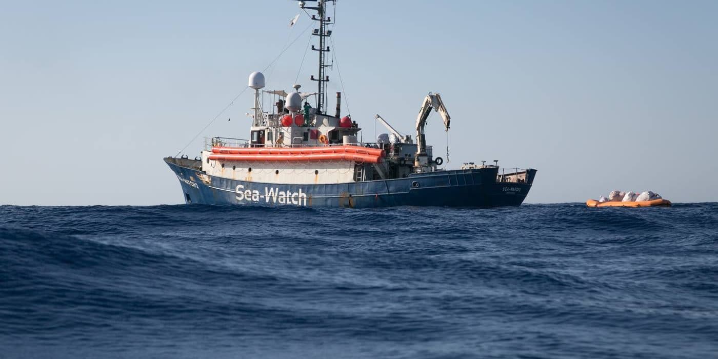 Migranti, segnalato altro barcone contenente 100 persone