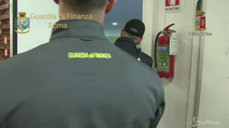 Gdf: sequestrate 140mila paia scarpe taroccate a Napoli 5 arresti