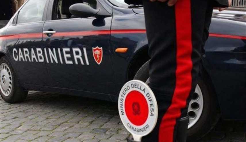 Piacenza, scopre due ladri in casa: picchiato con una spranga davanti ai suoi figli